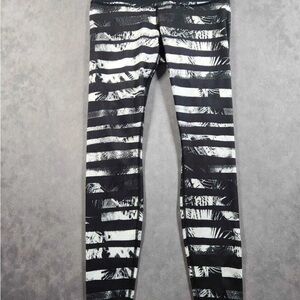 Lululemon NWOT Black and White Striped Floral Leggings Size 8